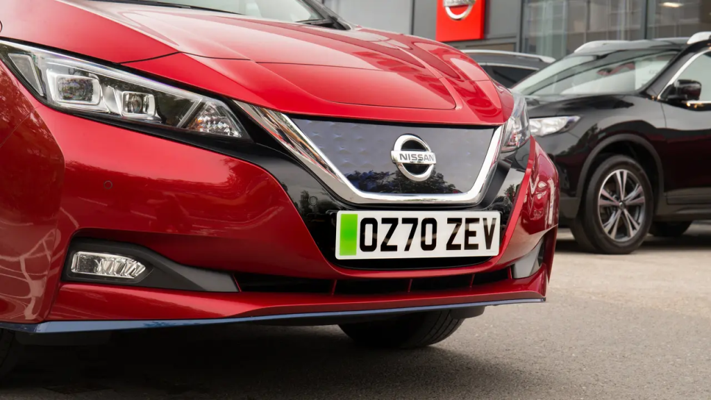 Electric car with a green-flash number plate